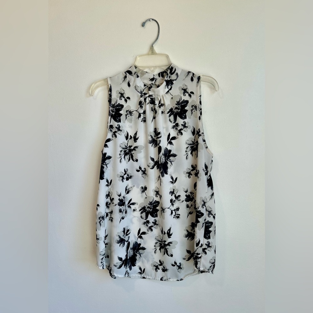 Blouse Size Small - Sleeveless White and Black Floral Pattern Sienna Sky